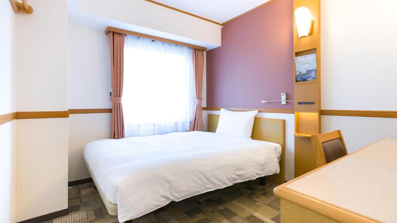Toyoko Inn Yokohama Kannai Exterior photo