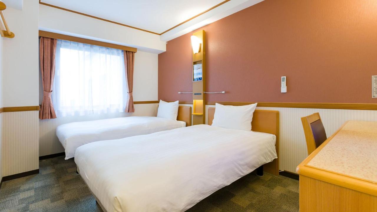 Toyoko Inn Yokohama Kannai Exterior photo