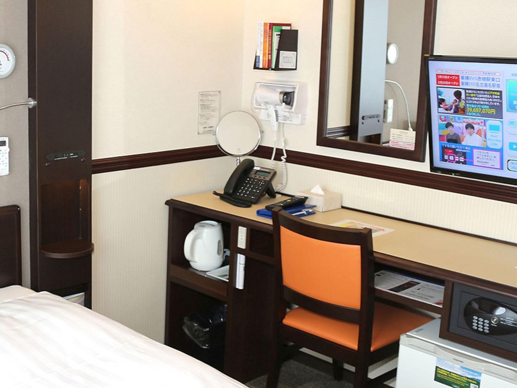 Toyoko Inn Yokohama Kannai Exterior photo