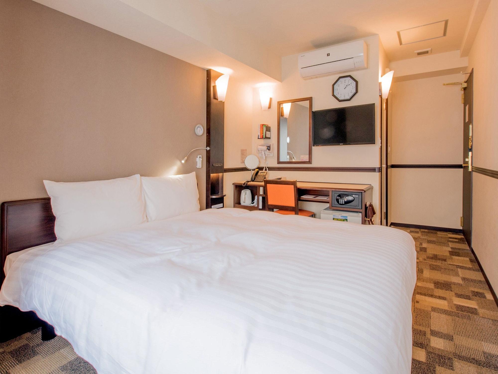 Toyoko Inn Yokohama Kannai Exterior photo