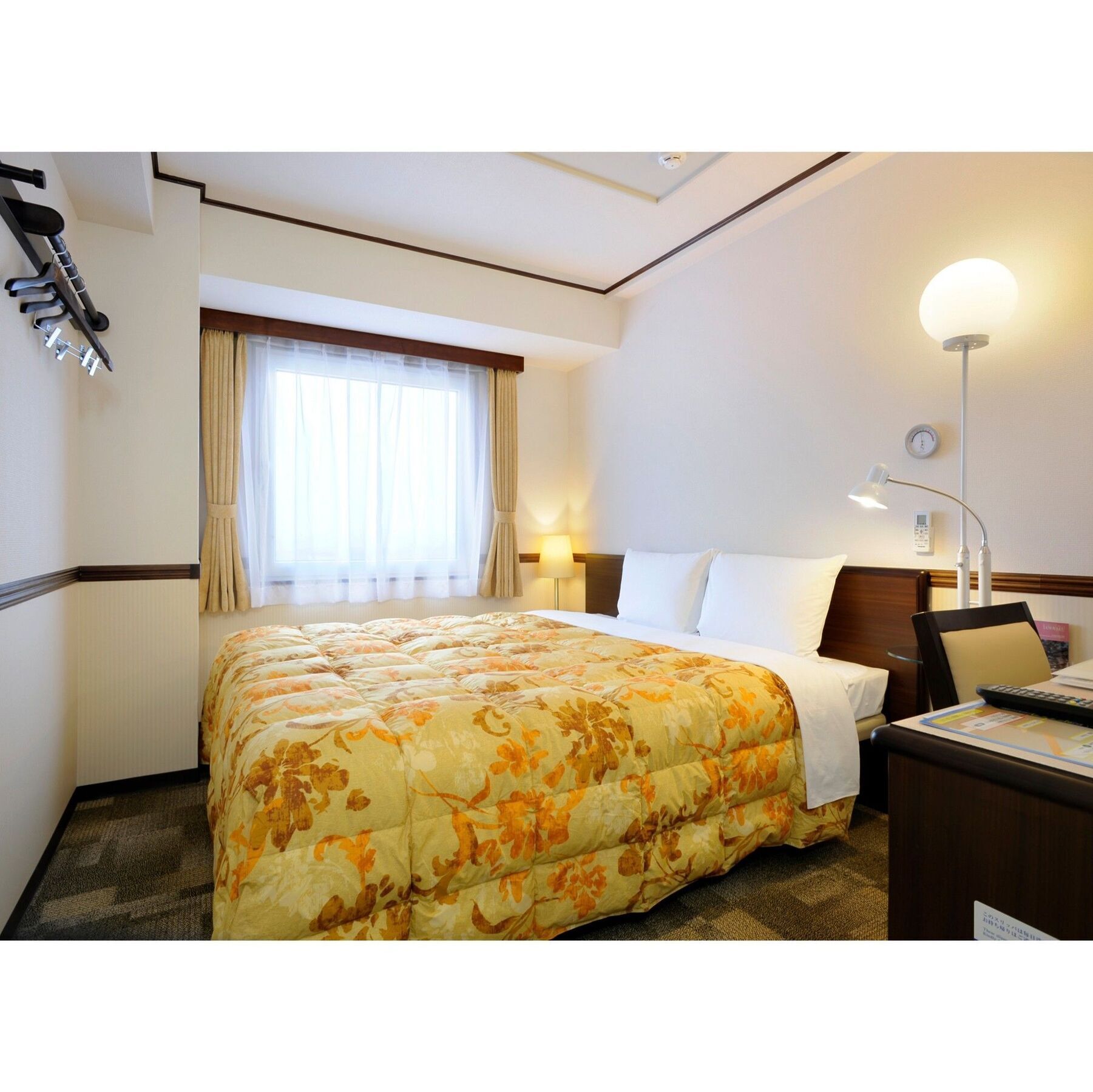 Toyoko Inn Yokohama Kannai Exterior photo