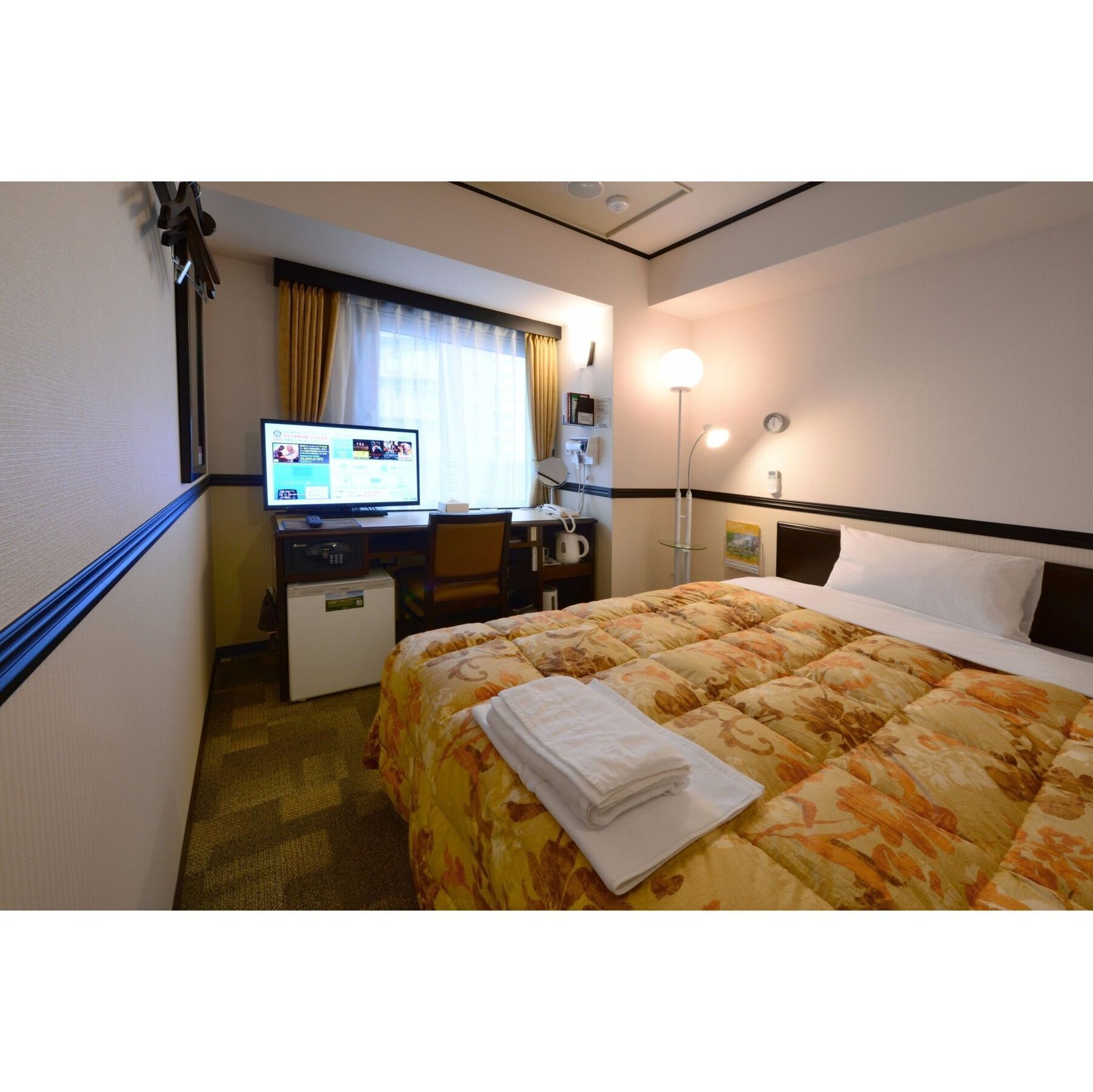 Toyoko Inn Yokohama Kannai Exterior photo